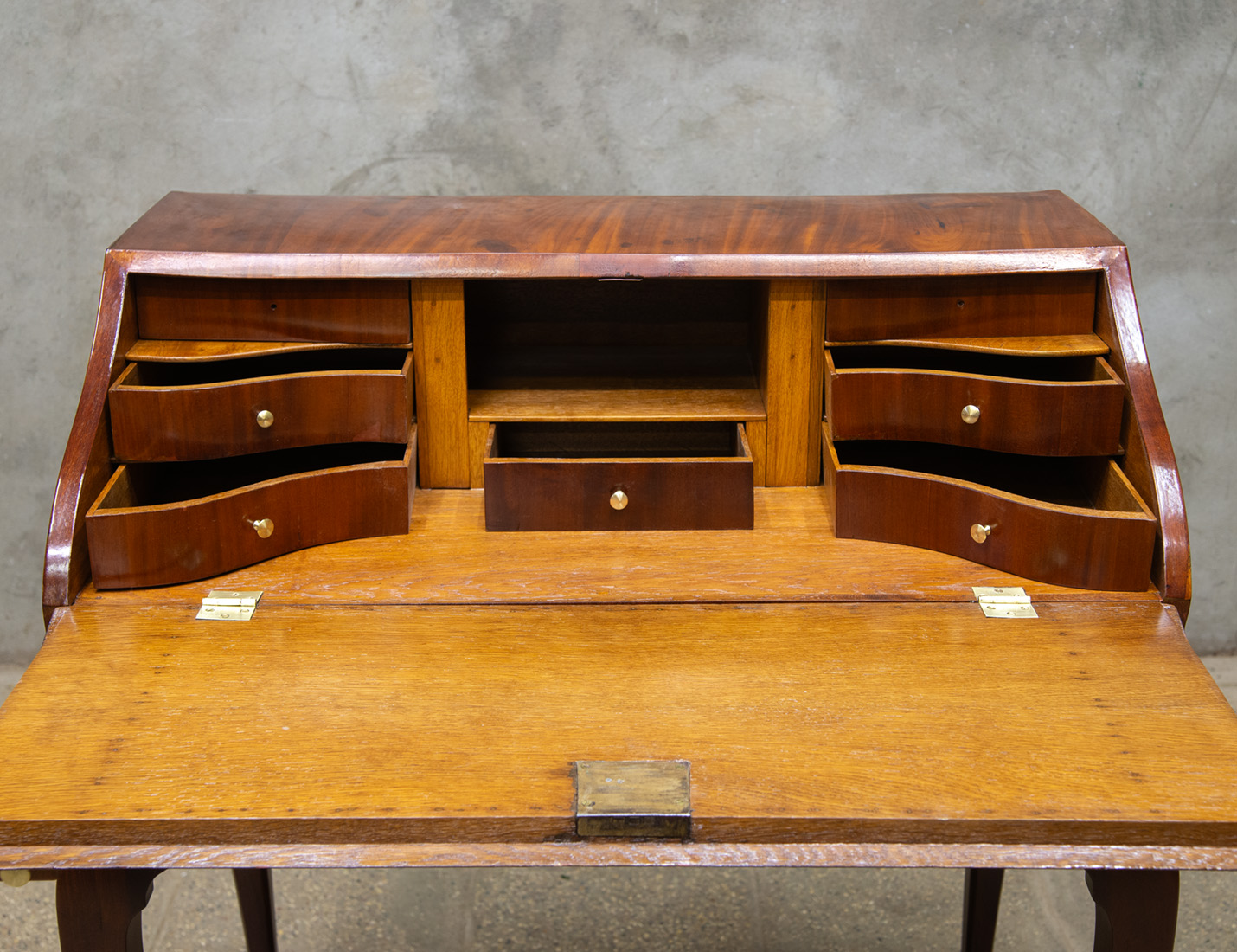 Реставрация антикварного бюро