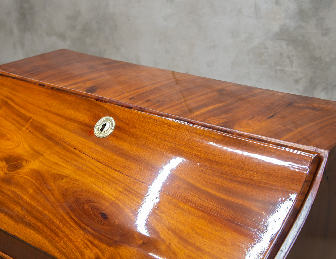 Реставрация антикварного бюро