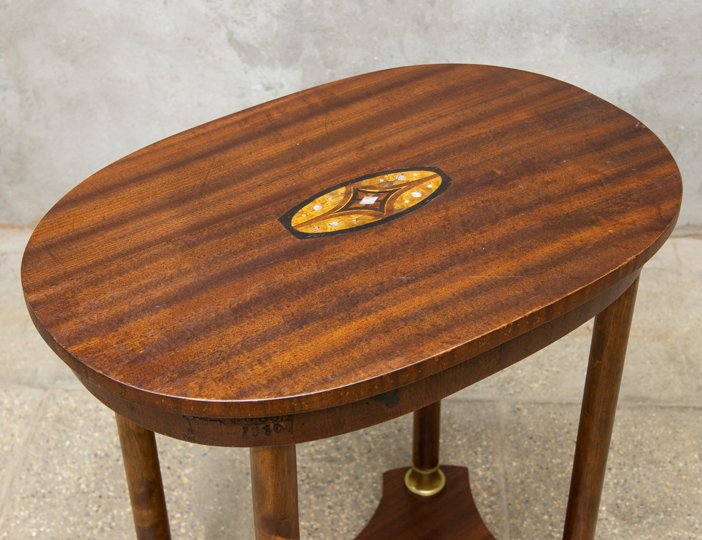 Реставрация антикварного столика с инкрустацией