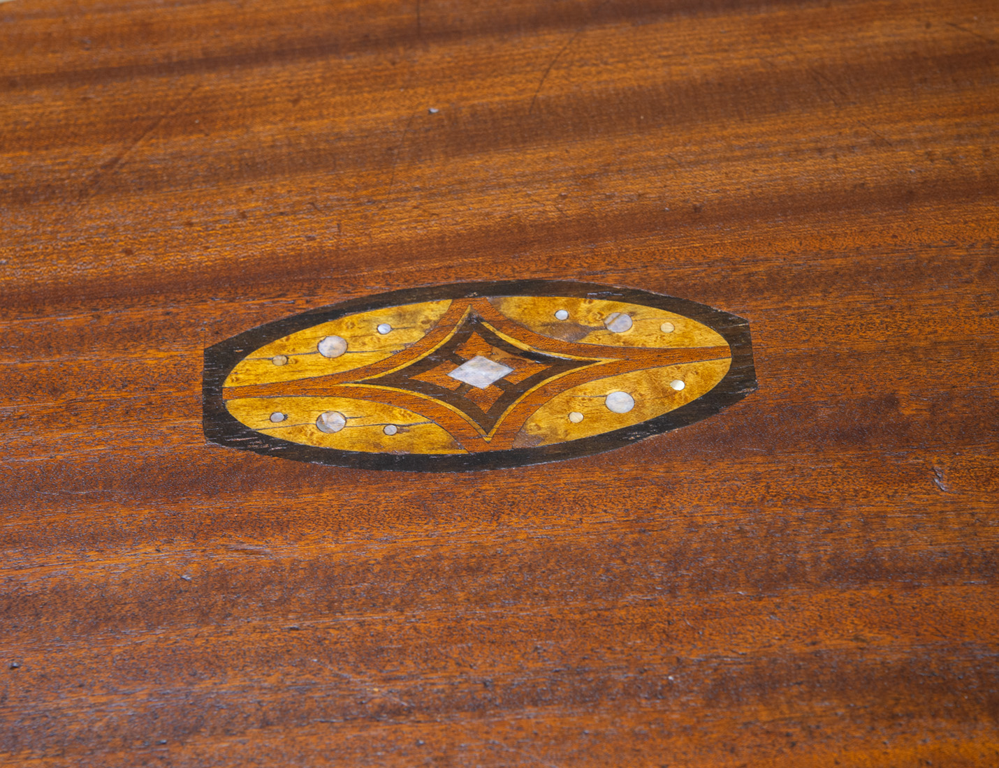 Реставрация антикварного столика с инкрустацией