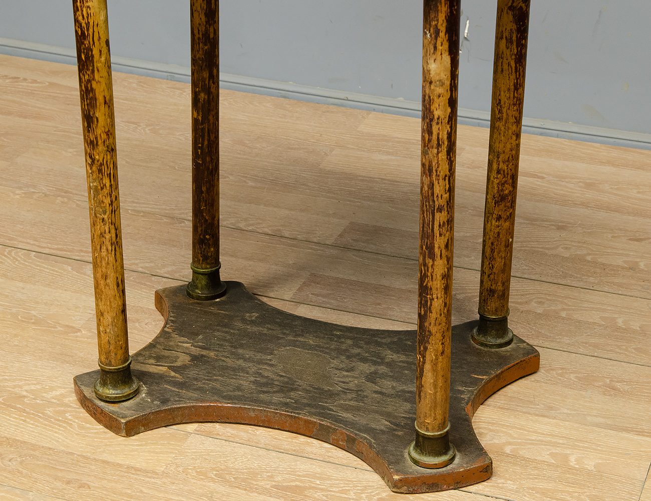 Реставрация антикварного столика с инкрустацией