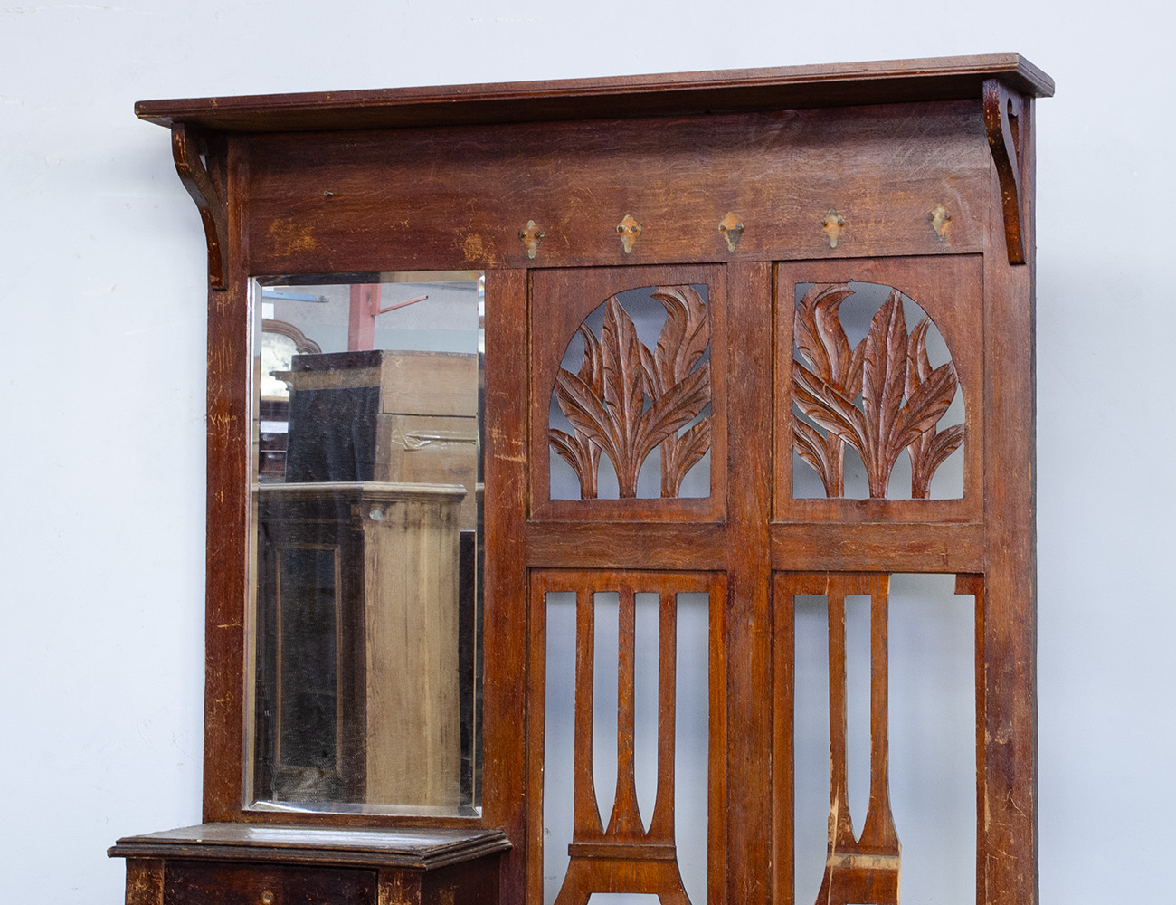 Реставрация антикварной прихожей с тумбой