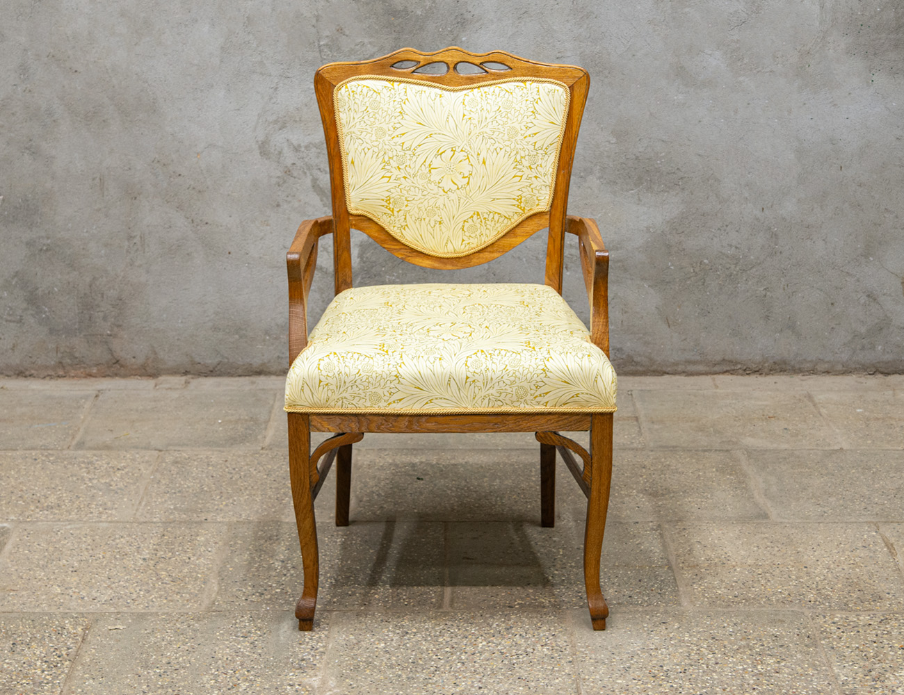 Реставрация старинного кресла в стиле модерн