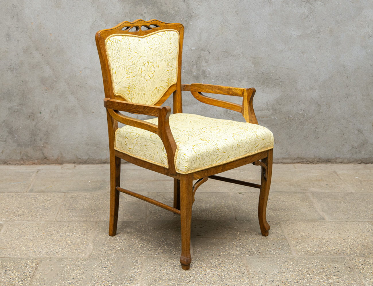 Реставрация старинного кресла в стиле модерн