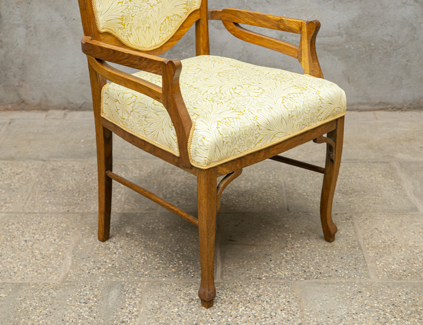 Реставрация старинного кресла в стиле модерн