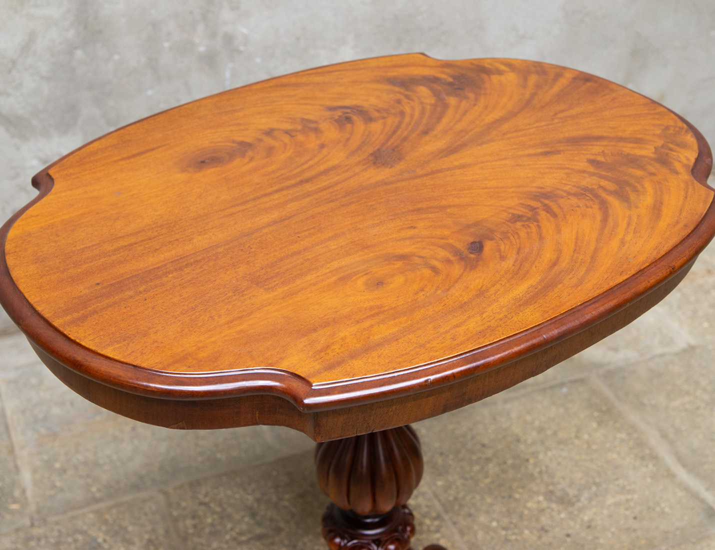 Реставрация старинного гостиного стола