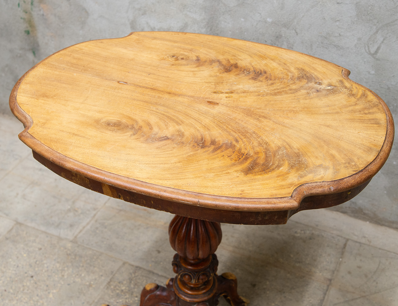 Реставрация старинного гостиного стола