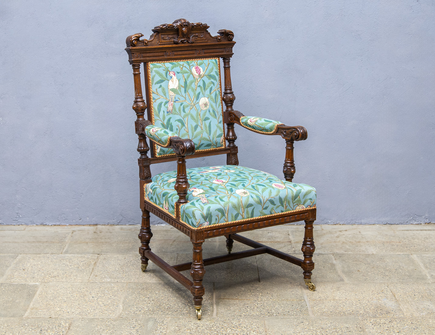 Реставрация антикварного дубового кресла 19 века