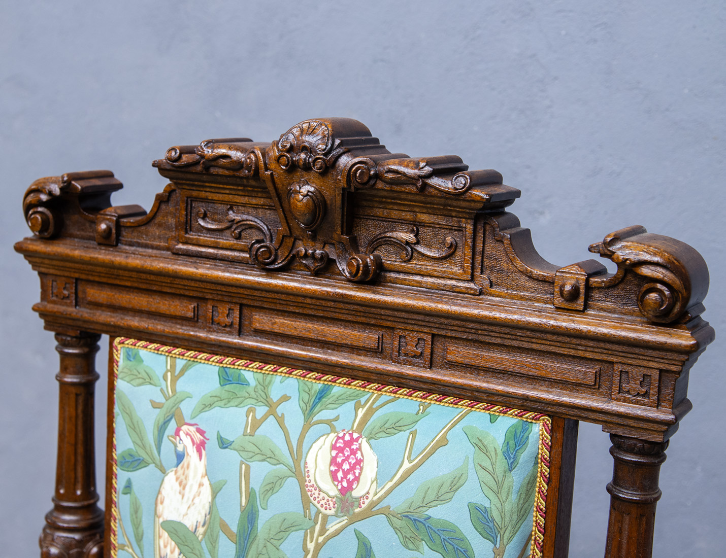 Реставрация антикварного дубового кресла 19 века