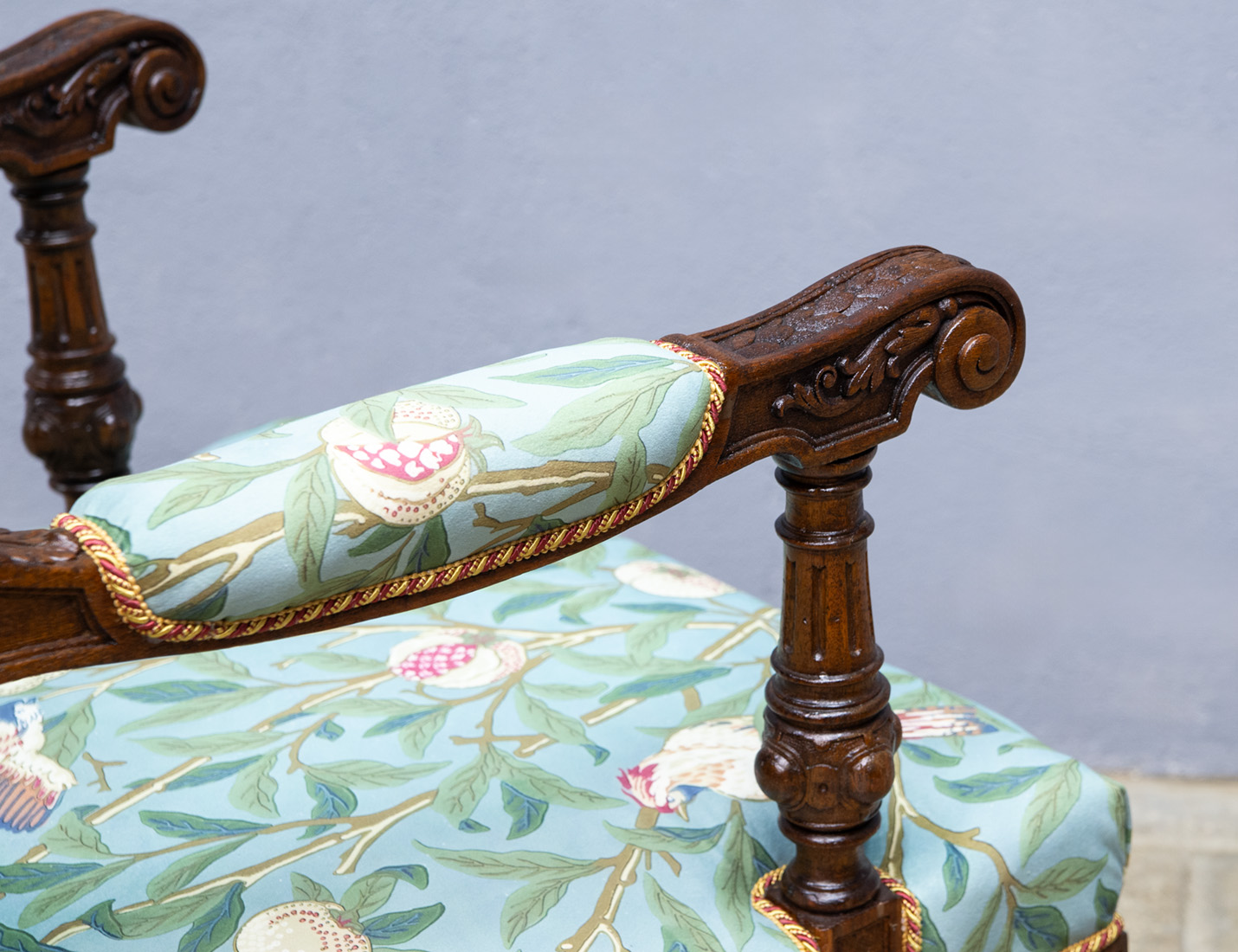 Реставрация антикварного дубового кресла 19 века