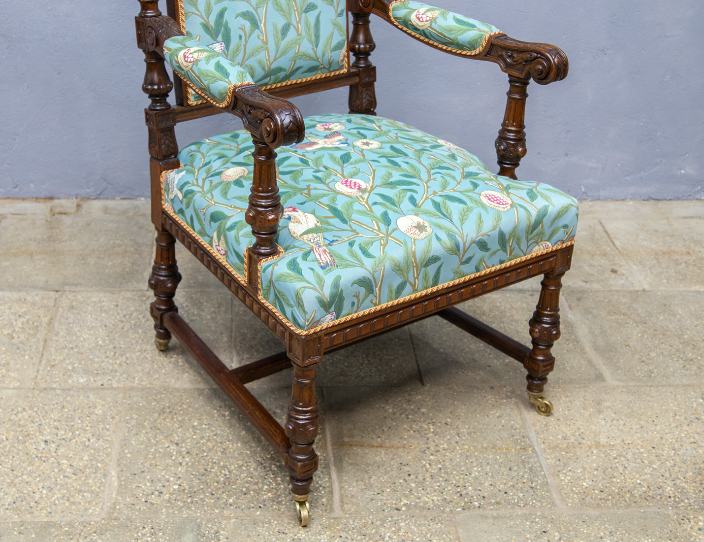 Реставрация антикварного дубового кресла 19 века