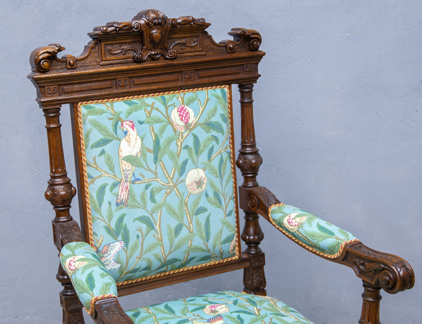 Реставрация антикварного дубового кресла 19 века