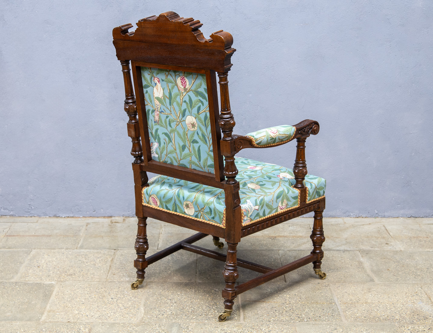 Реставрация антикварного дубового кресла 19 века