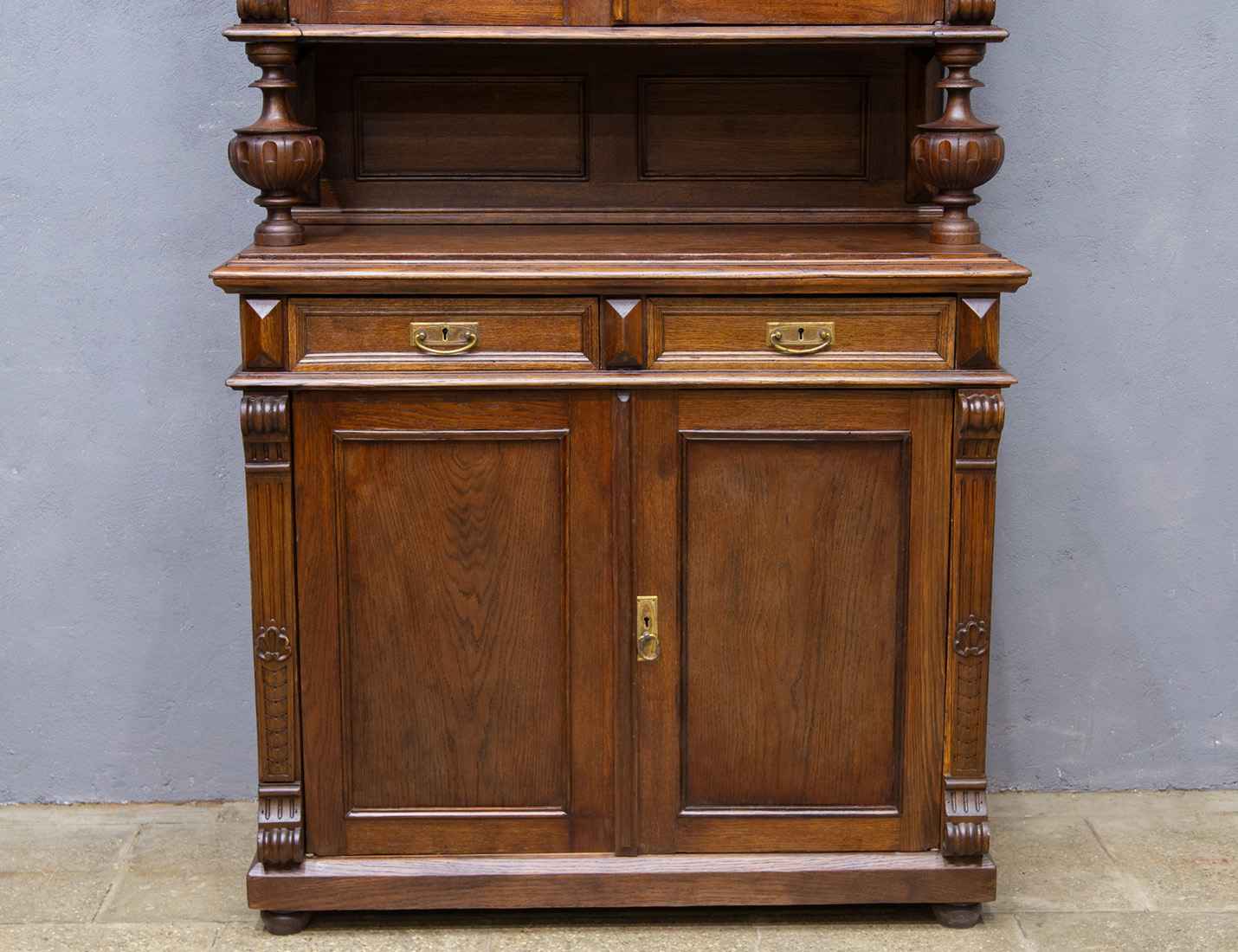 Реставрация антикварного охотничьего буфета 19 века