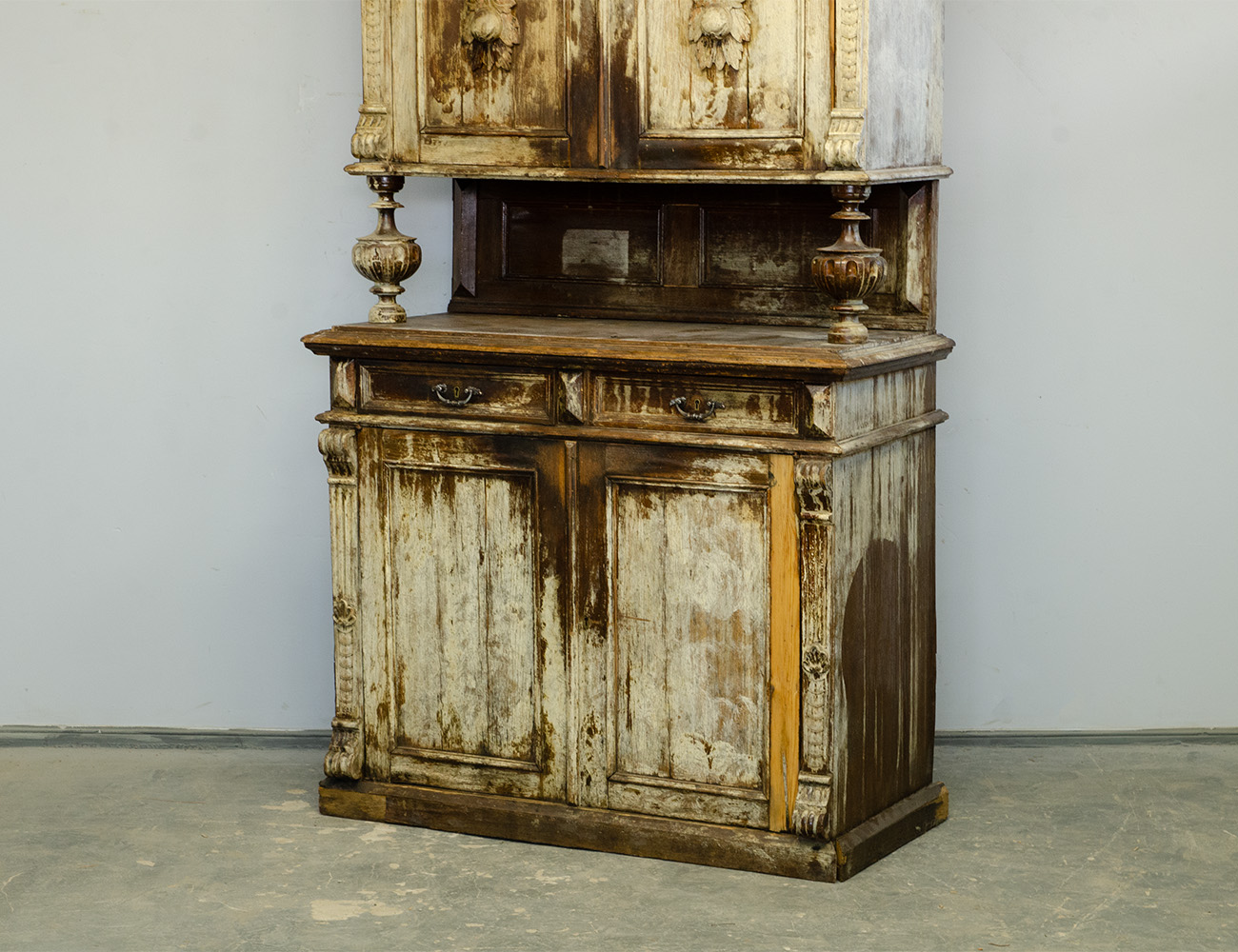 Реставрация антикварного охотничьего буфета 19 века