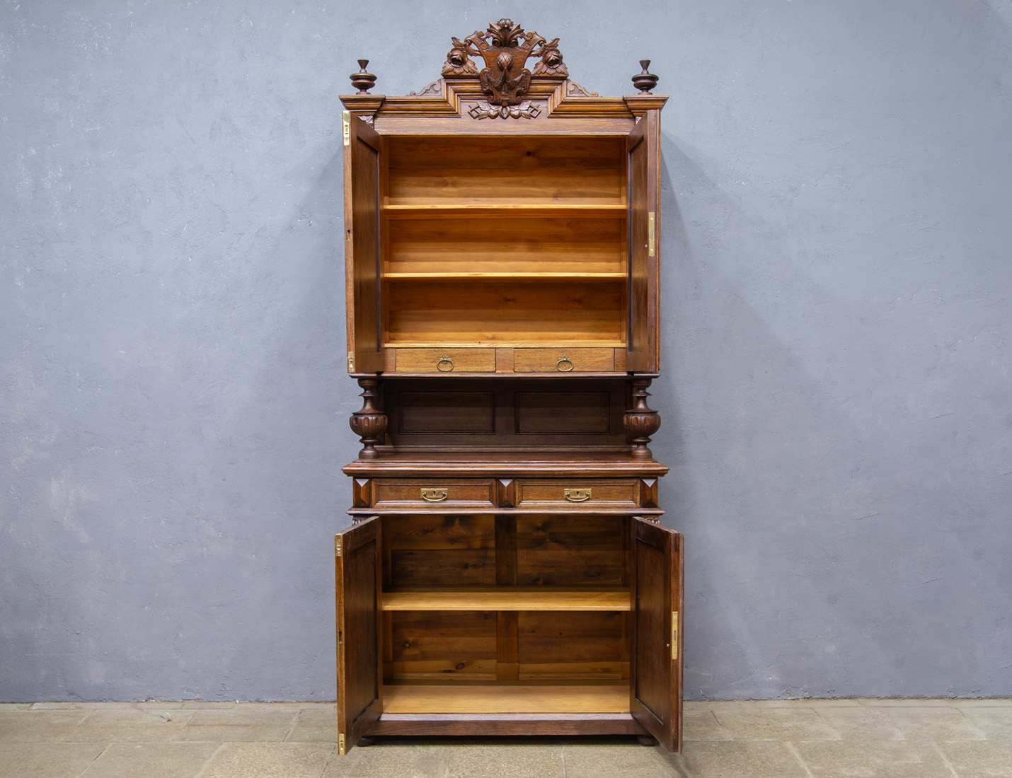 Реставрация антикварного охотничьего буфета 19 века