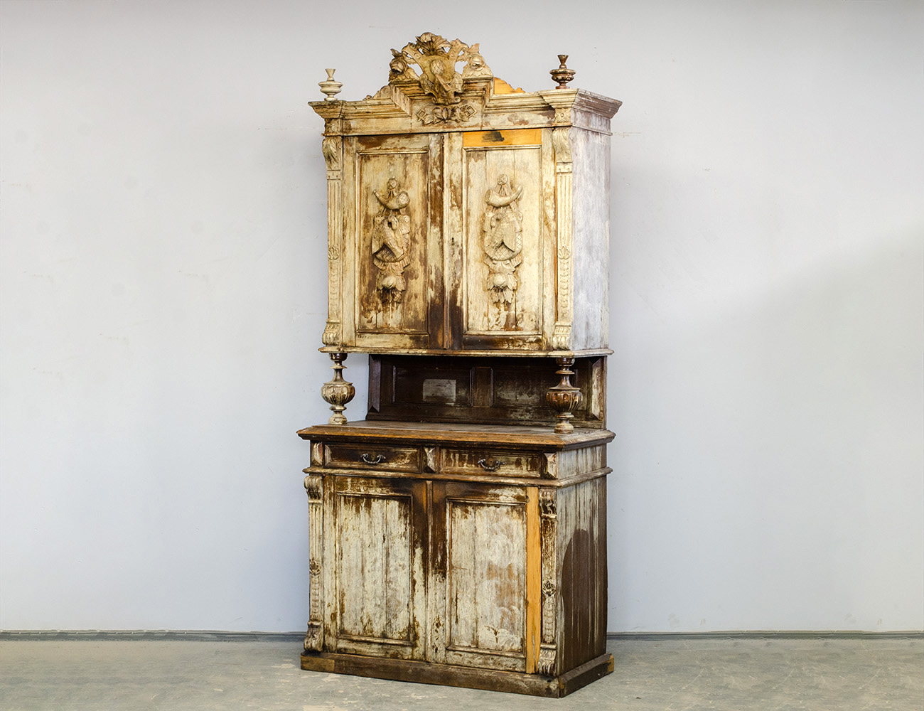 Реставрация антикварного охотничьего буфета 19 века