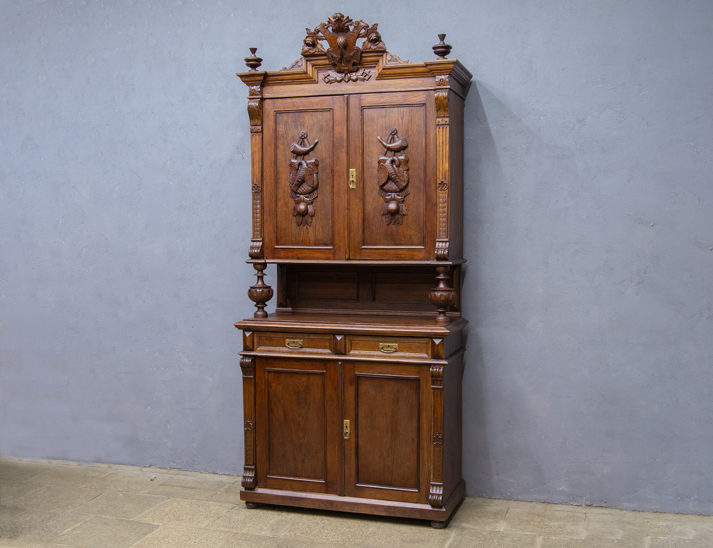 Реставрация антикварного охотничьего буфета 19 века