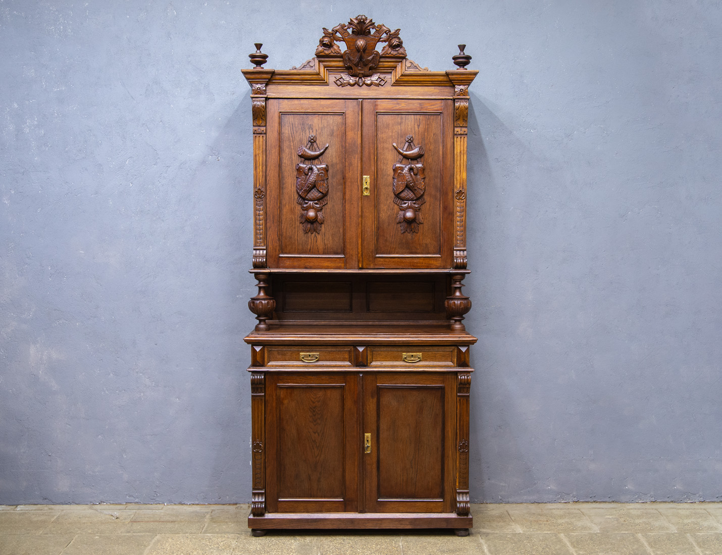 Реставрация антикварного охотничьего буфета 19 века