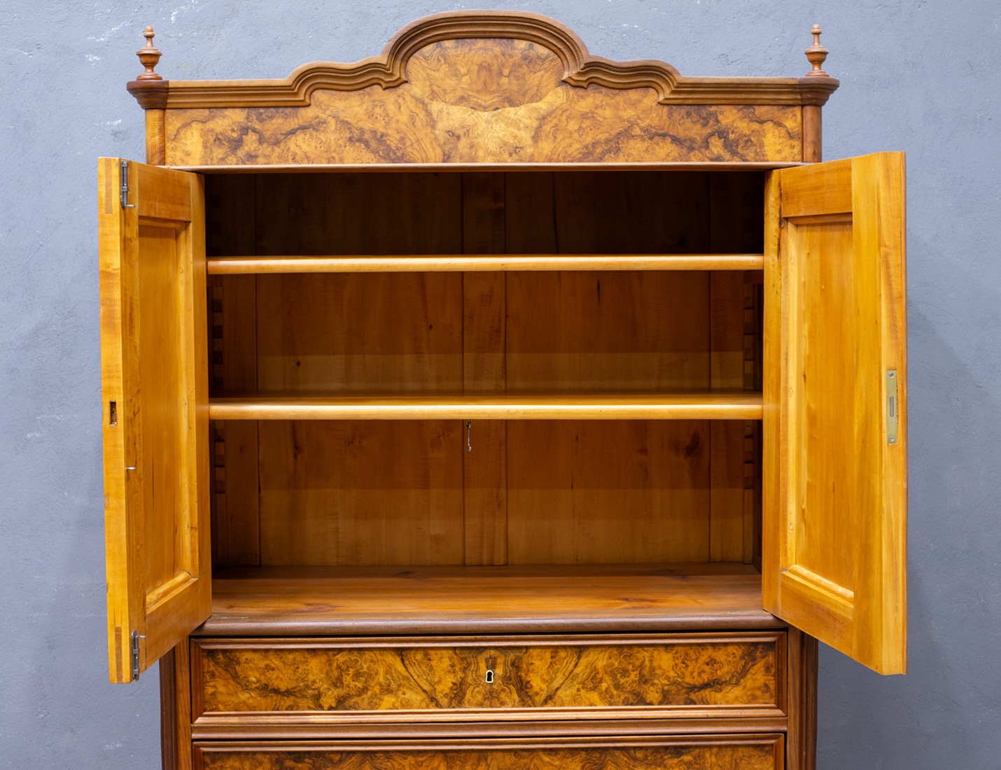 Реставрация шкафа-монашки 19 века