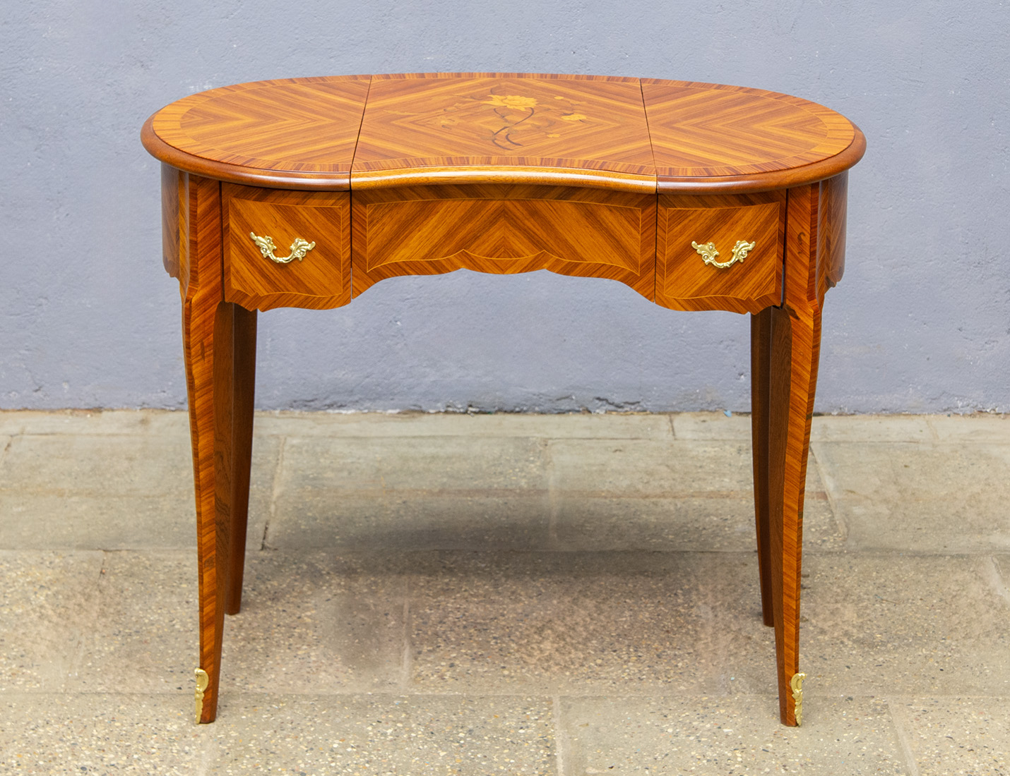 Реставрация антикварного туалетного столика