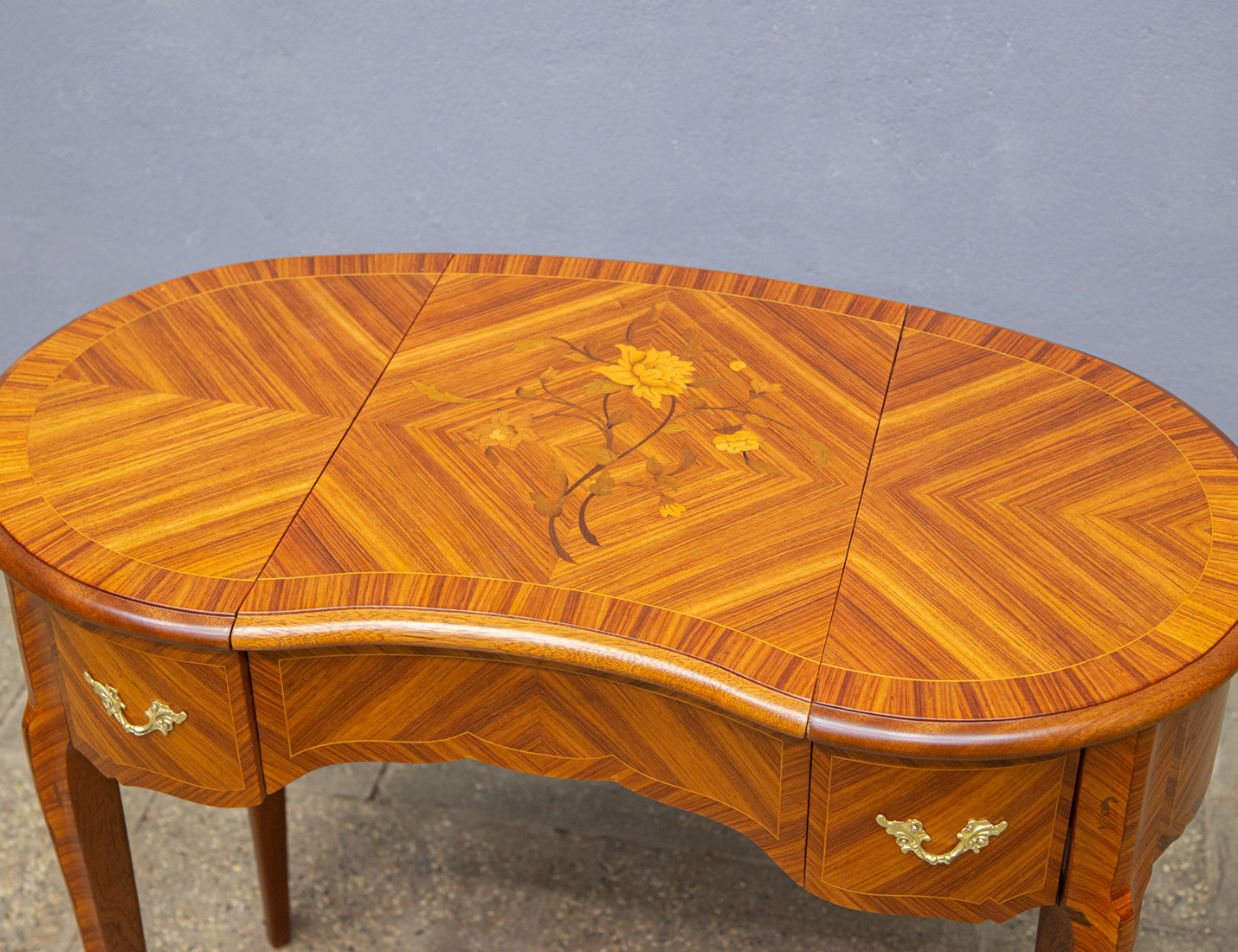 Реставрация антикварного туалетного столика