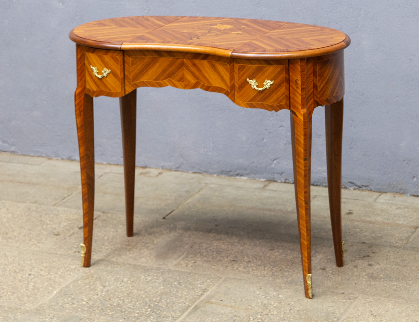 Реставрация антикварного туалетного столика