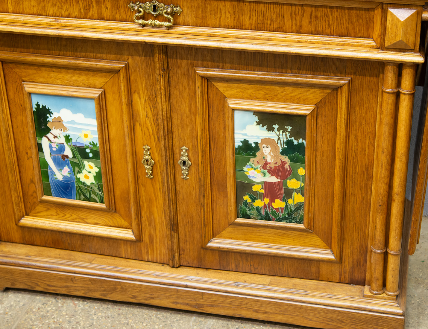 Реставрация антикварного десертного буфета в стиле модерн