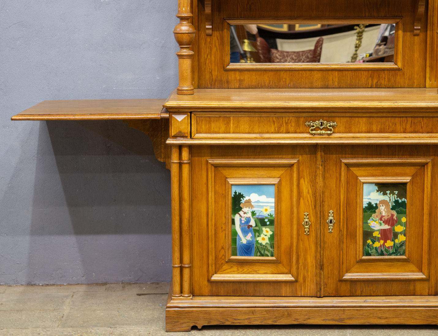 Реставрация антикварного десертного буфета в стиле модерн