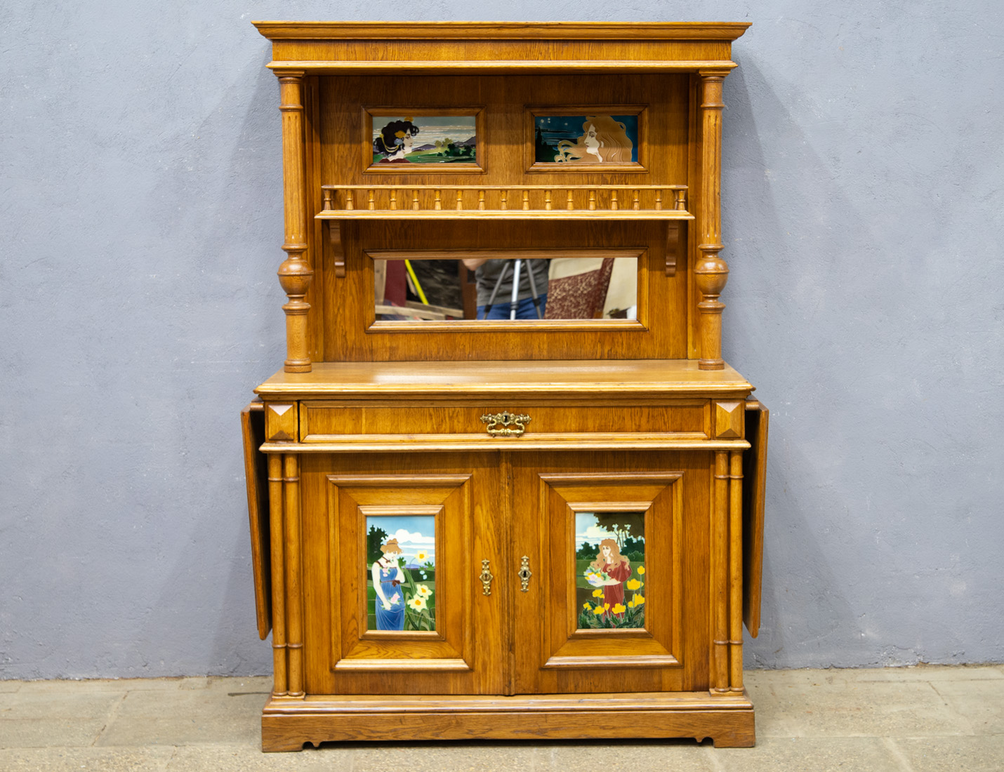 Реставрация антикварного десертного буфета в стиле модерн