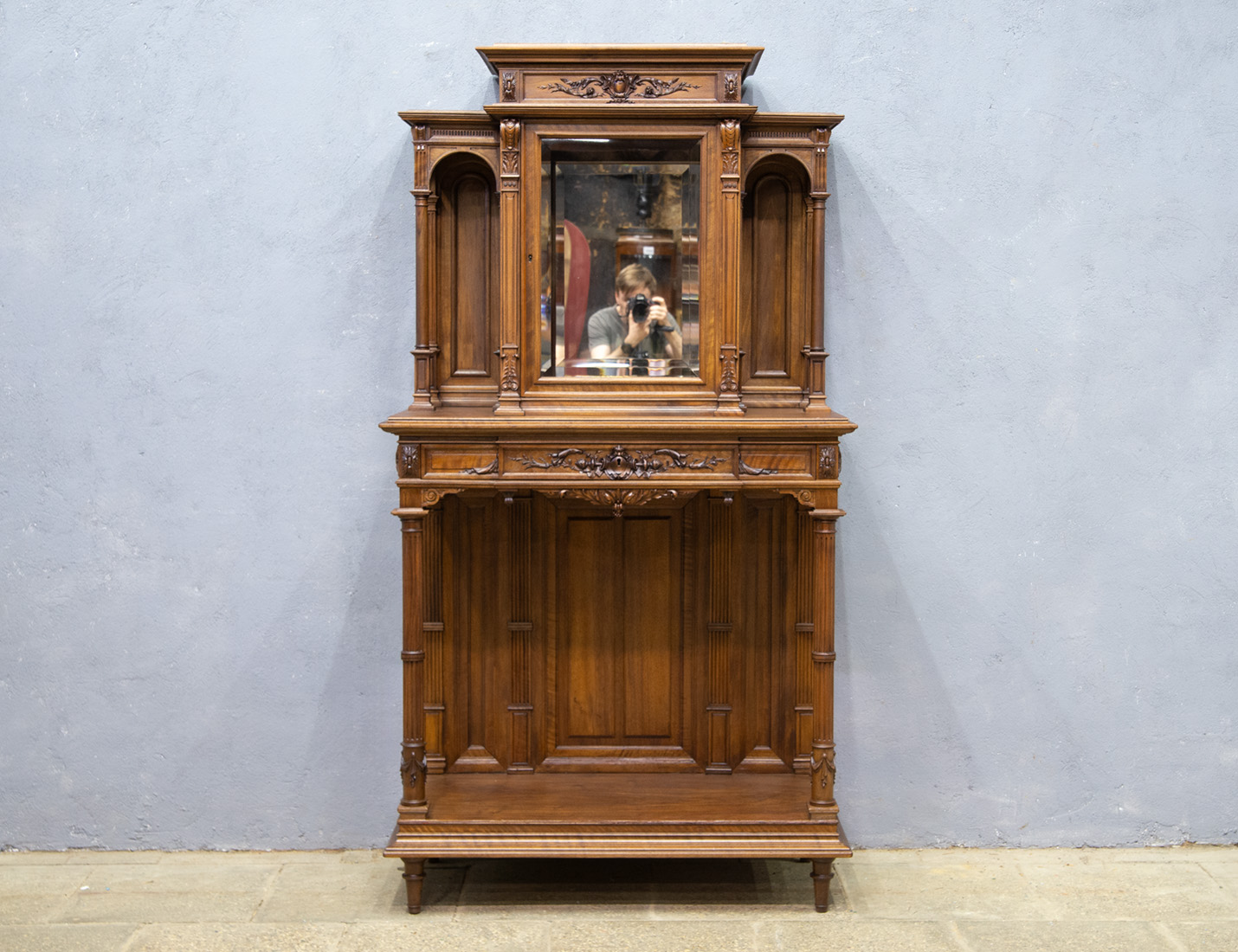 Реставрация антикварной витрины в стиле Ренессанс