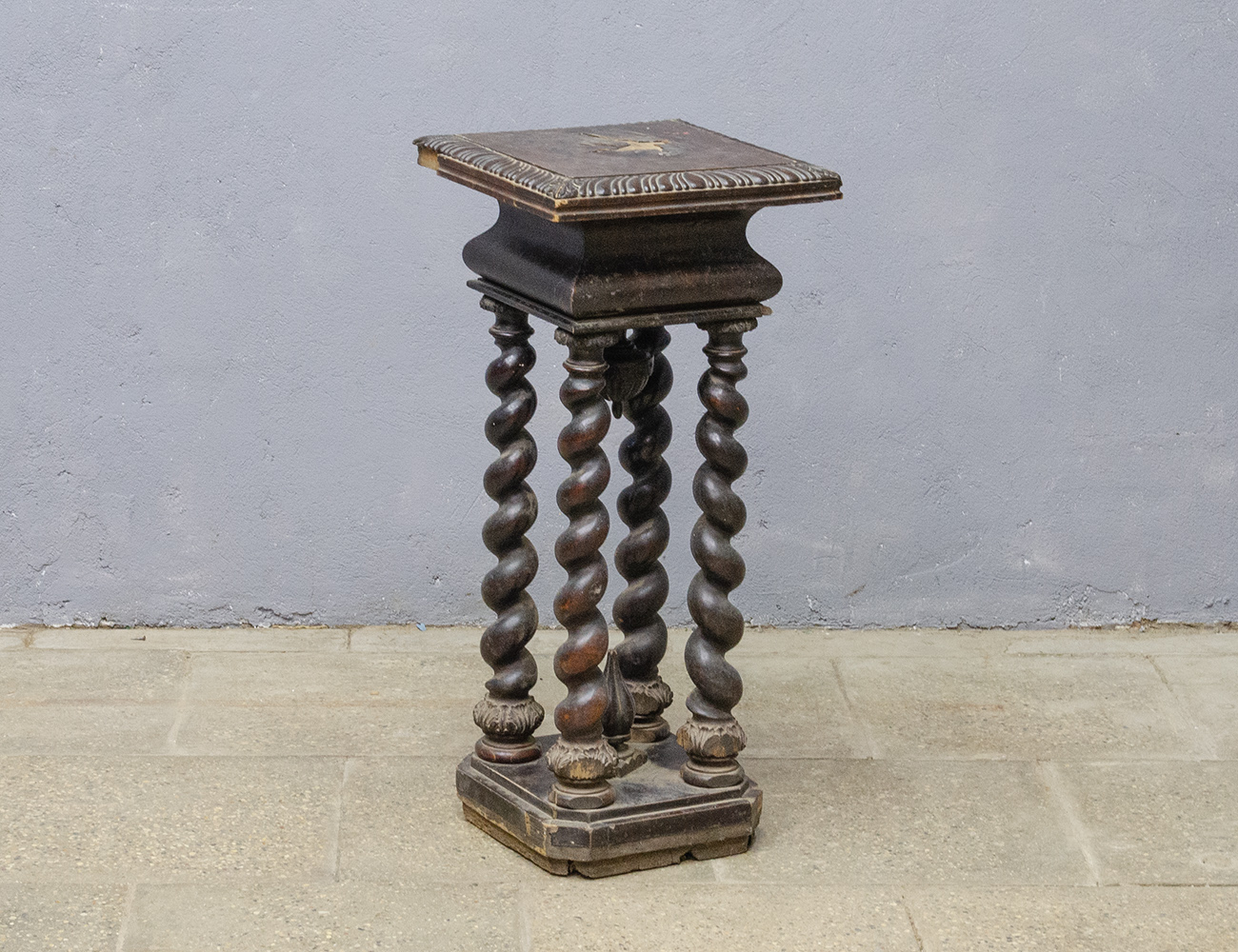 Реставрация антикварного пьедестала в стиле Барокко