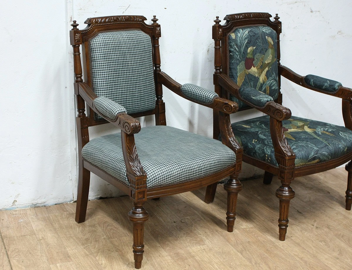 Реставрация пары старинных кресел