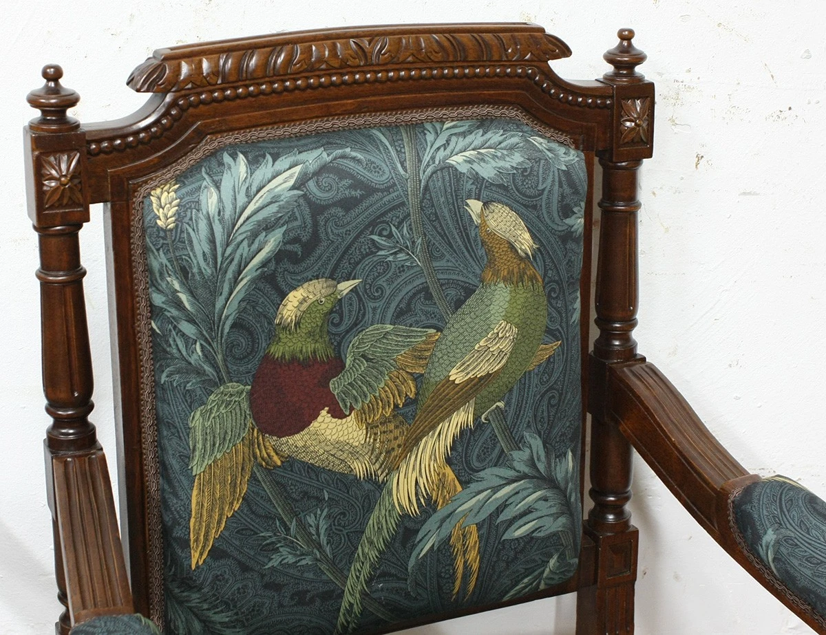 Реставрация пары старинных кресел