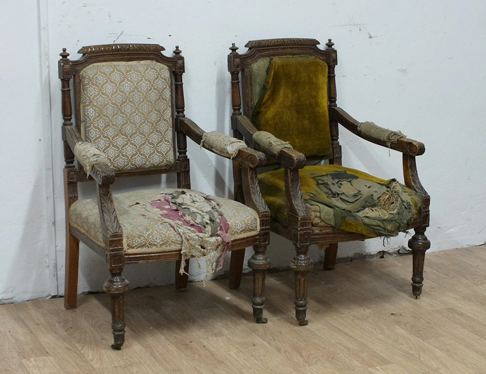 Реставрация пары старинных кресел