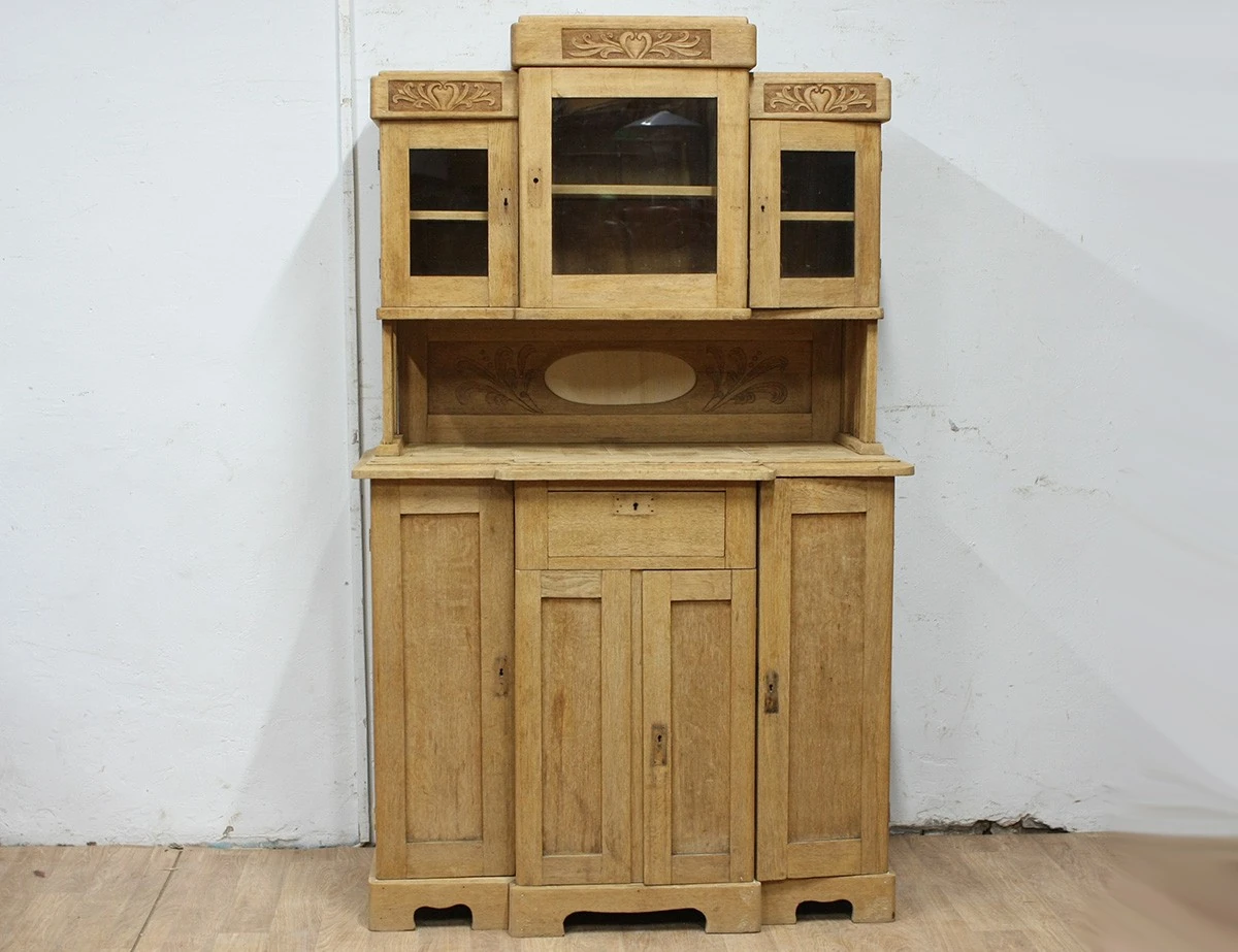 Зачистка и отделка дубового буфета