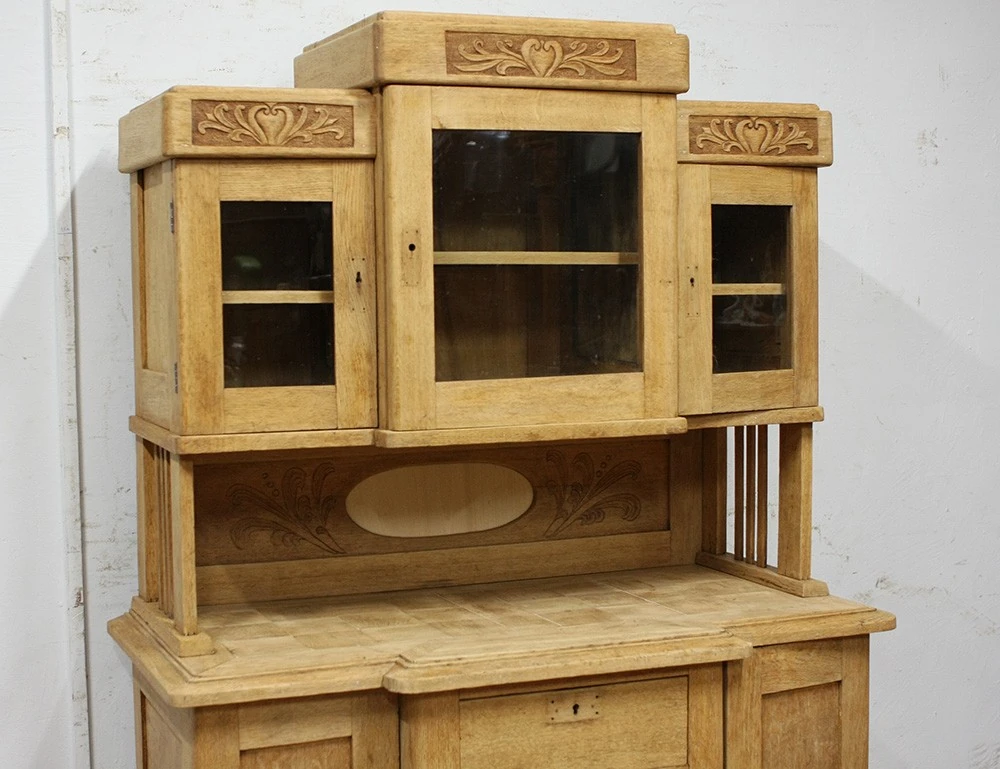 Зачистка и отделка дубового буфета