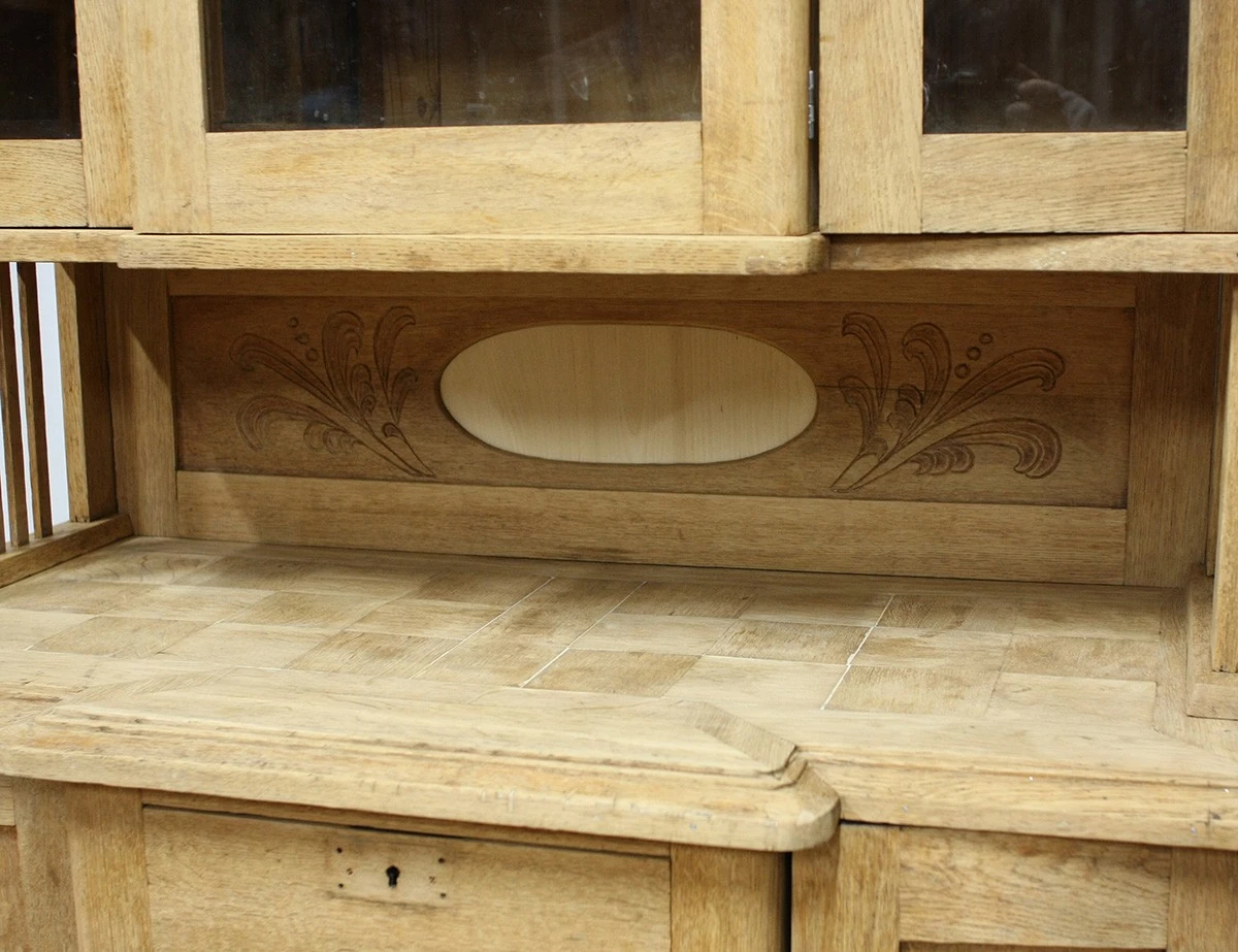 Зачистка и отделка дубового буфета