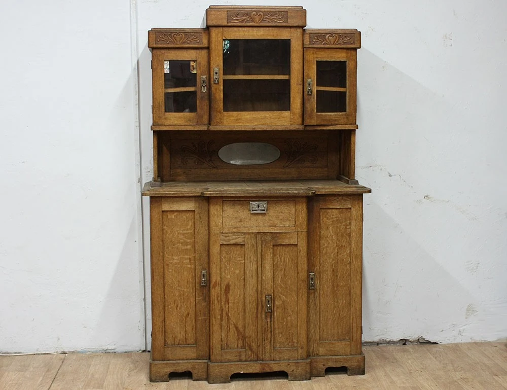 Зачистка и отделка дубового буфета