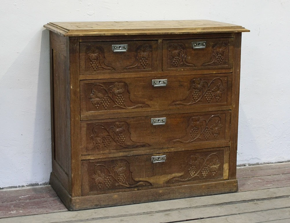 Реставрация дубового комода с виноградом