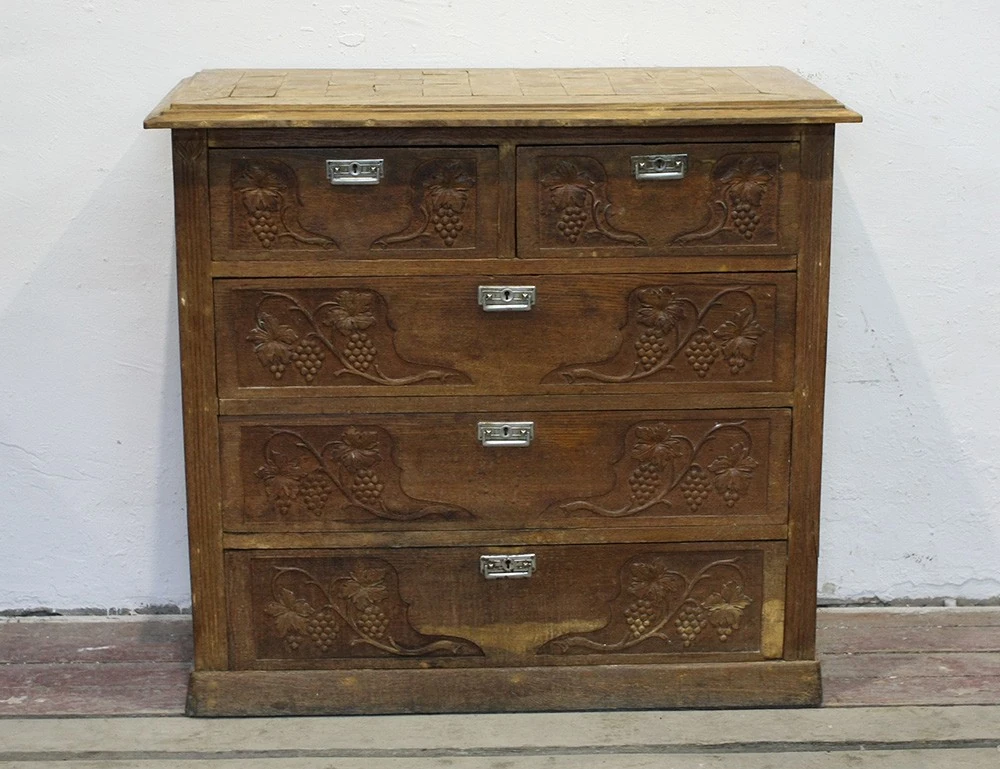 Реставрация дубового комода с виноградом