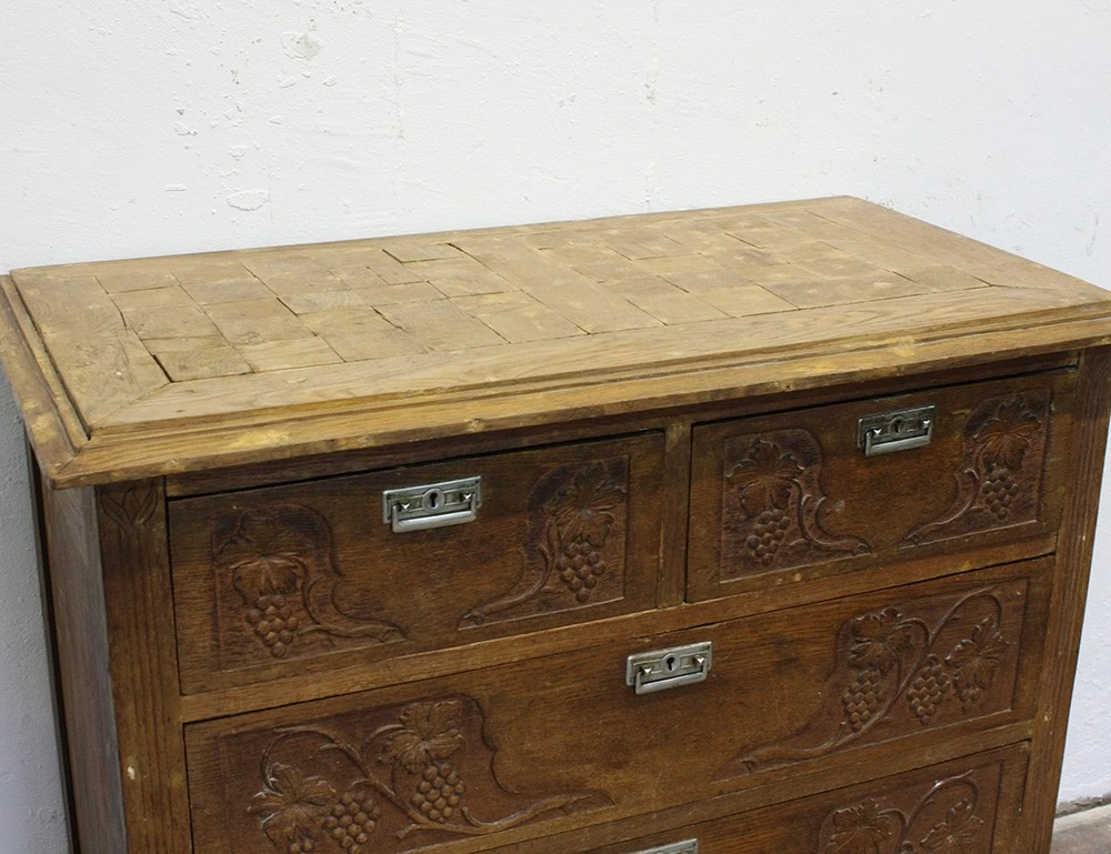 Реставрация дубового комода с виноградом
