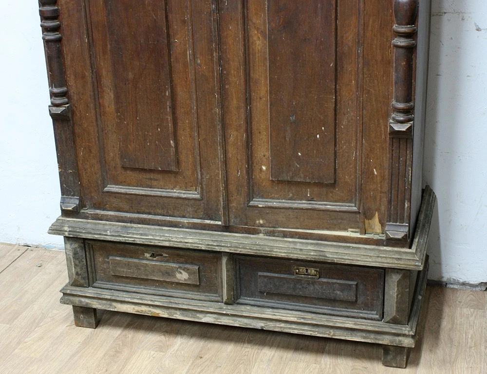 Реставрация антикварного платяного шкафа