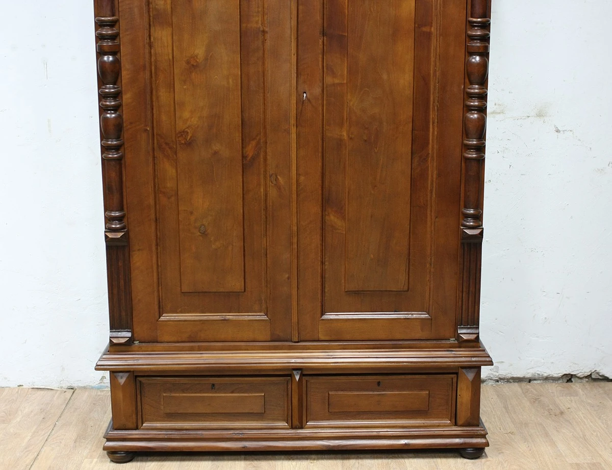 Реставрация антикварного платяного шкафа