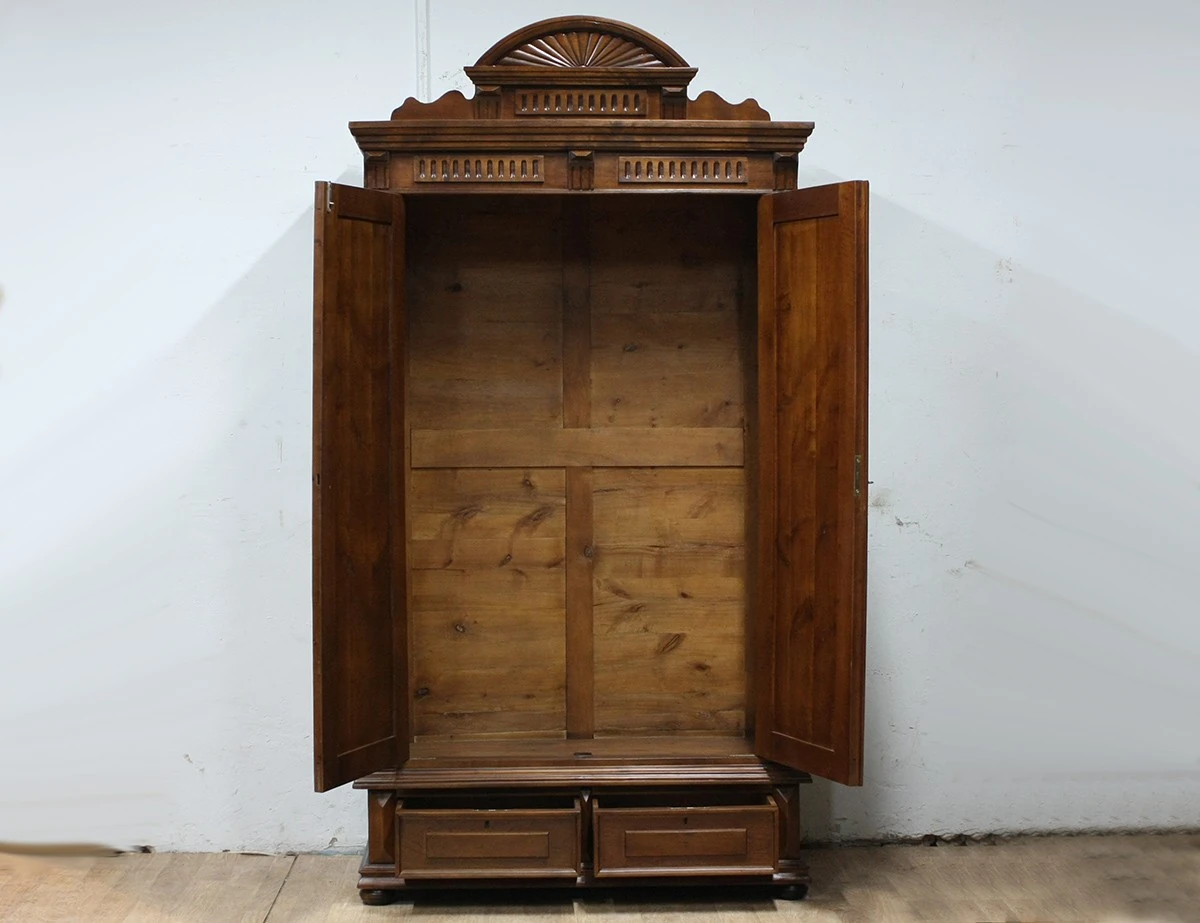 Реставрация антикварного платяного шкафа