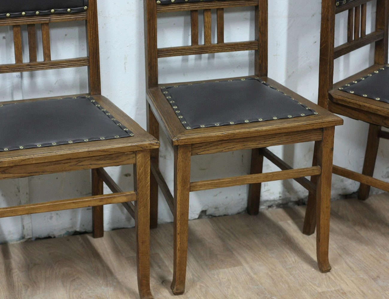 Реставрация дубовых стульев модерн