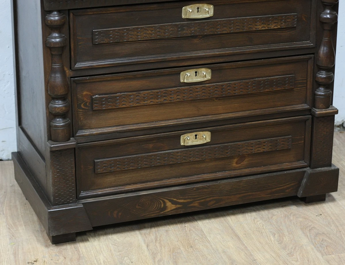 Реставрация старинного комода