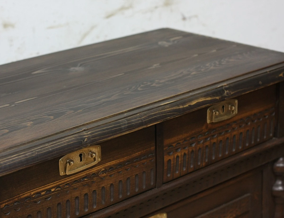 Реставрация старинного комода