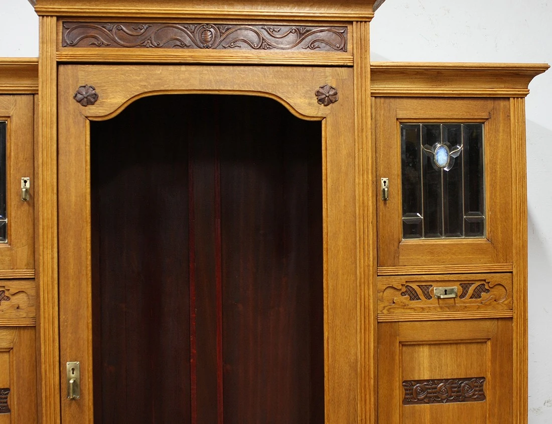 Реставрация дубового платяного шкафа модерн