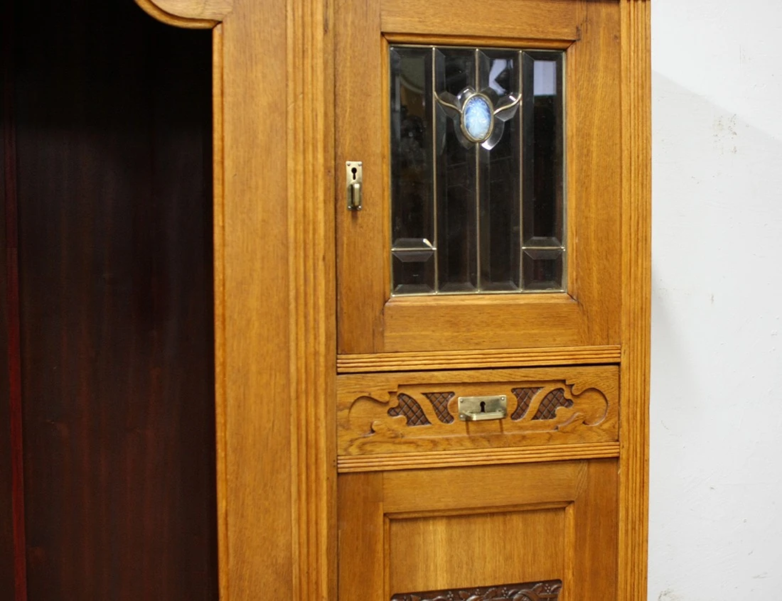 Реставрация дубового платяного шкафа модерн